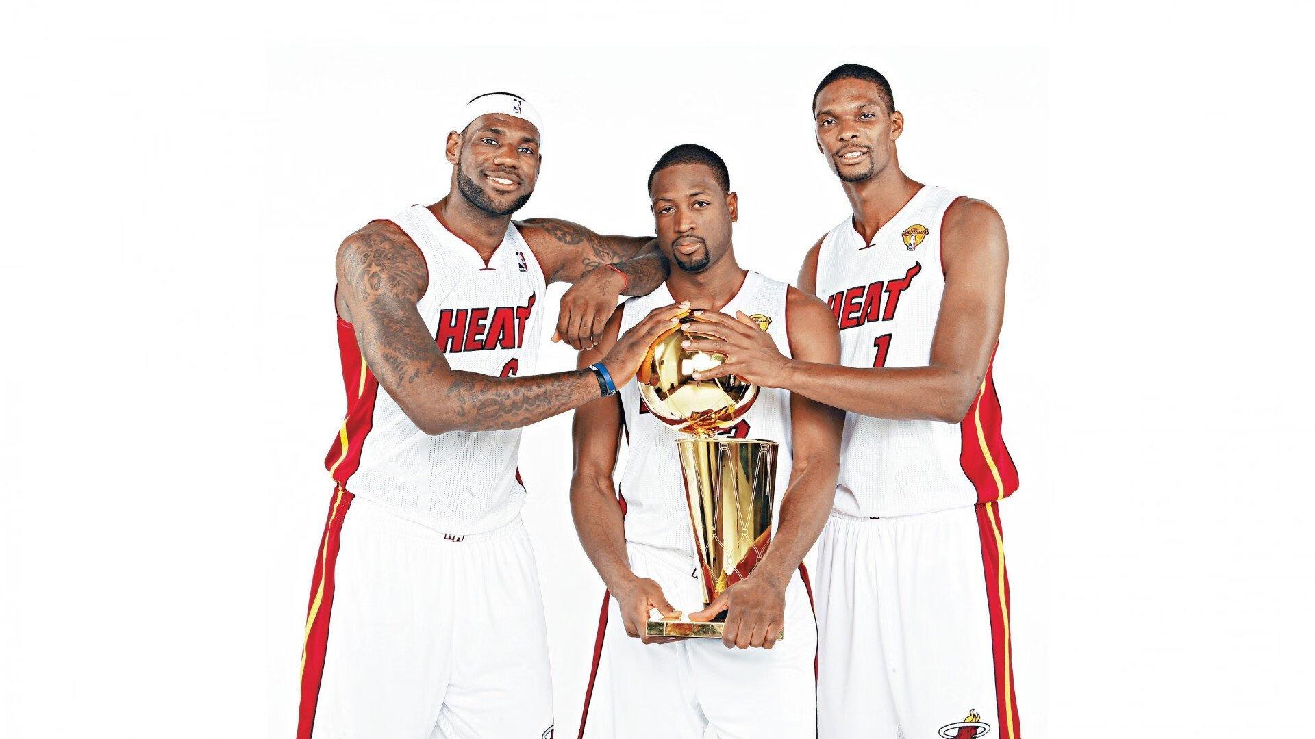 英雄联盟全球总决赛，巅峰对决引爆电竞热潮