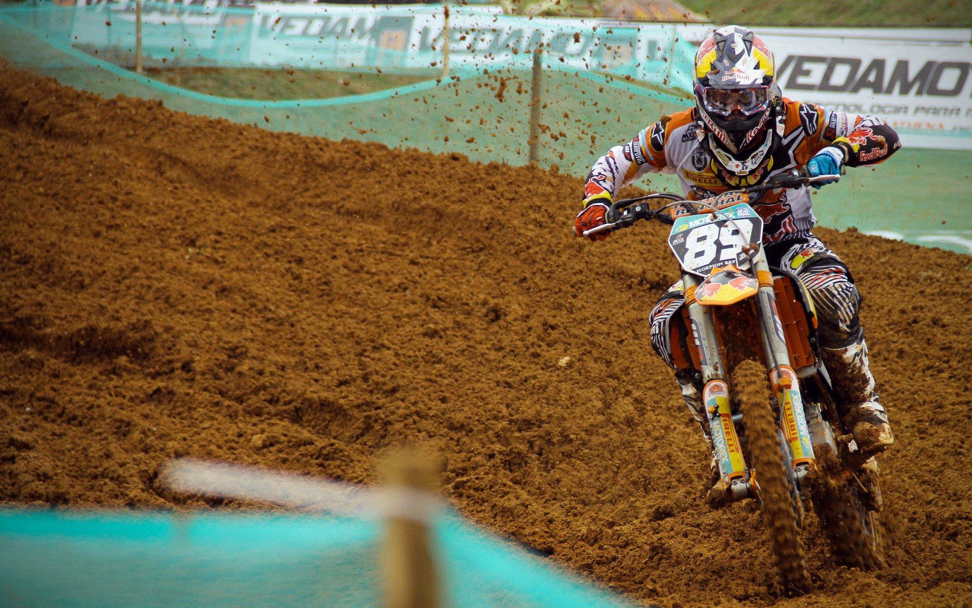 纳达尔强势晋级法网八强 红土之王再显统治力