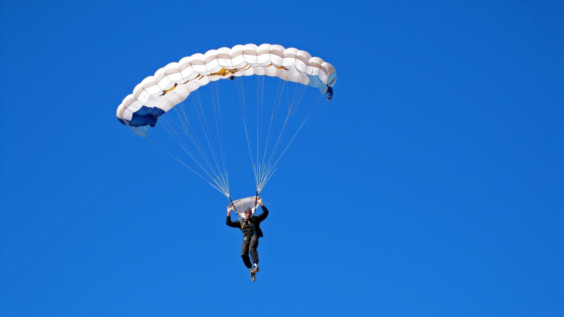 法国选手打破尘封15年游泳世界纪录，奥运资格赛惊艳全球